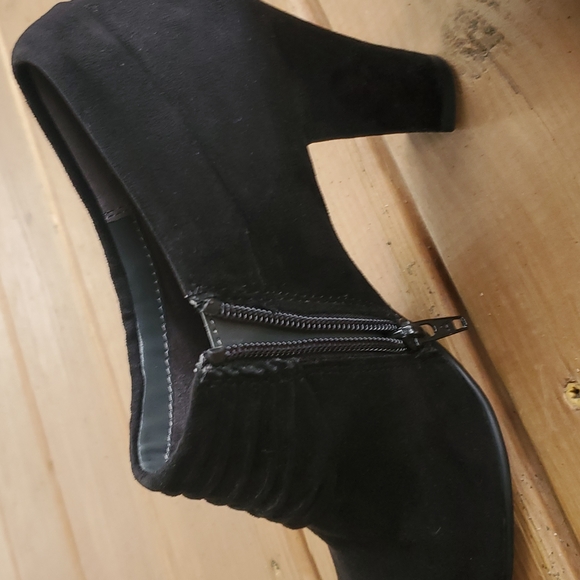 Aerosole Black Booties - Picture 3 of 6